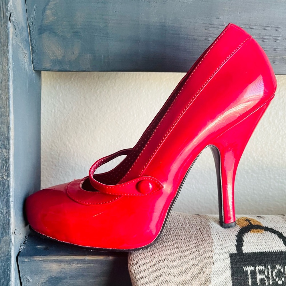Pin-Up Couture red heels